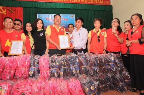 Những tấm chân tình gửi về Miền Trung mến thương